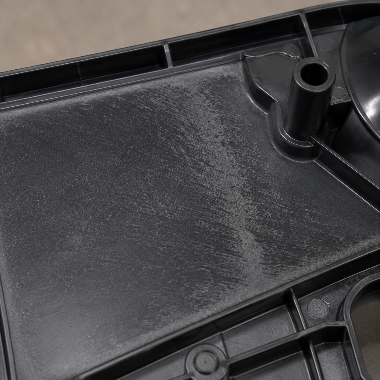 Glass-fibre streaks on a reinforced moulded part